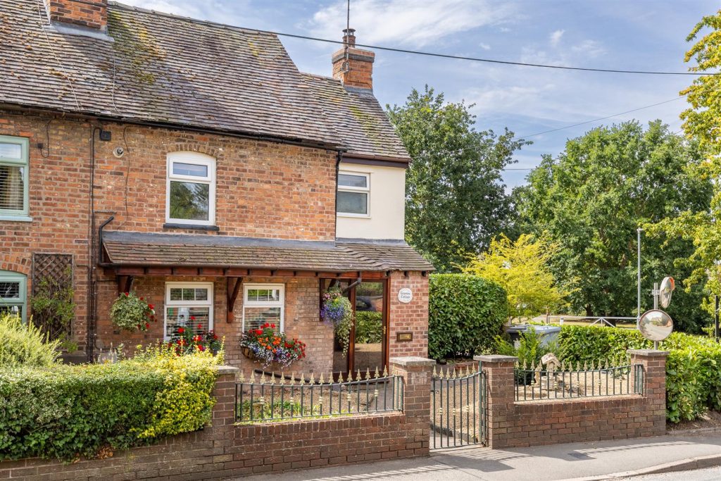 Main Road, Wybunbury, CW5